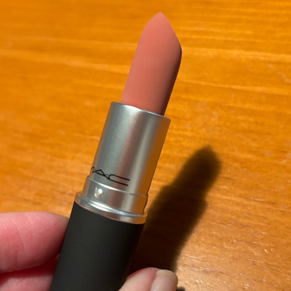 MAC Powder Kiss Lipstick Mull It Over - Picture 5 of 16